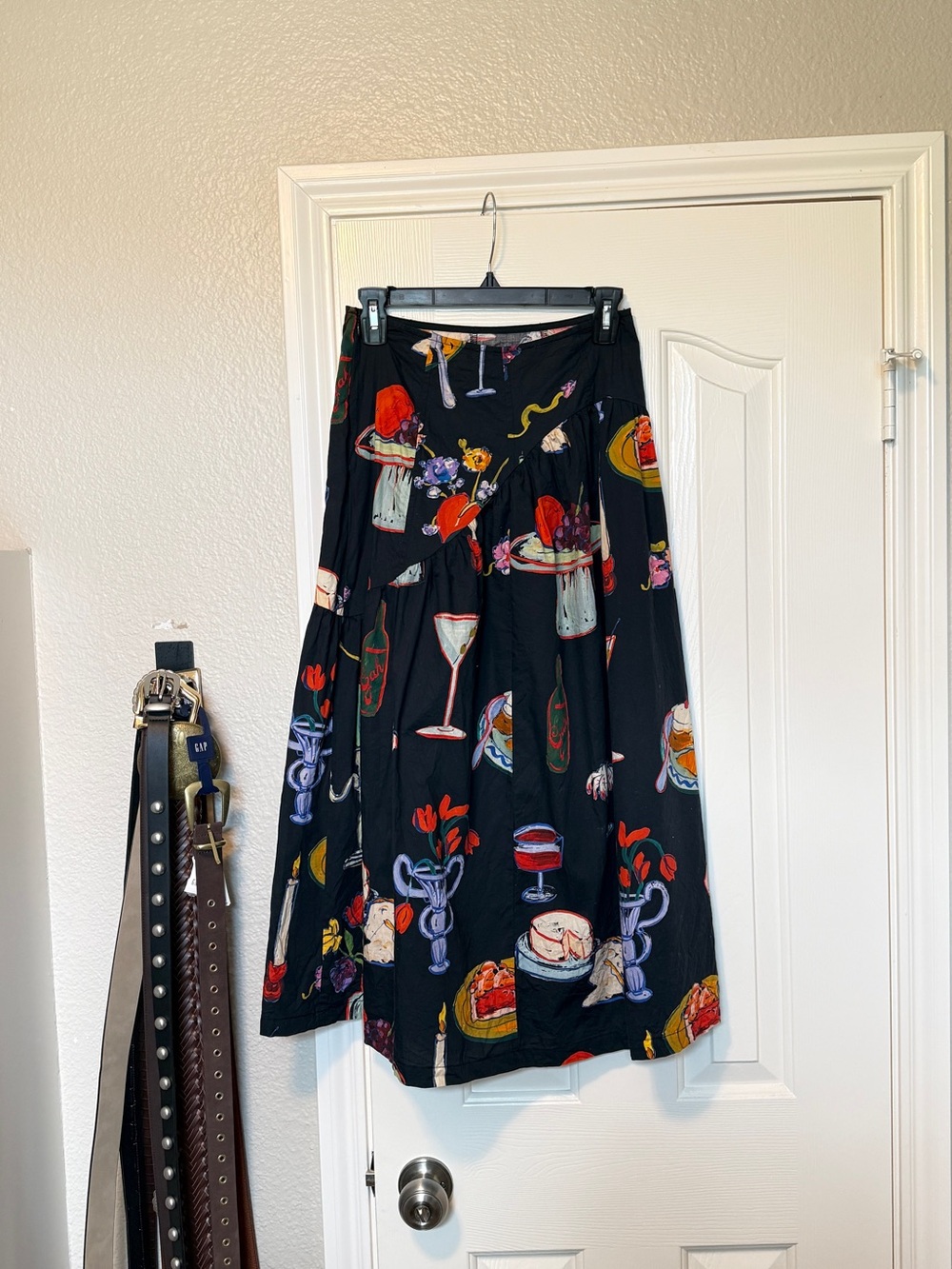 Lisa Says Gah Maeve Dinner Party Graphic Midi Skirt Black - Picture 4 of 6